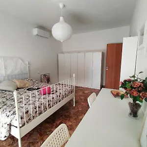 https://lizs-house-appartamento-super-servito-a-firenze.it-tuscanyhotel.com